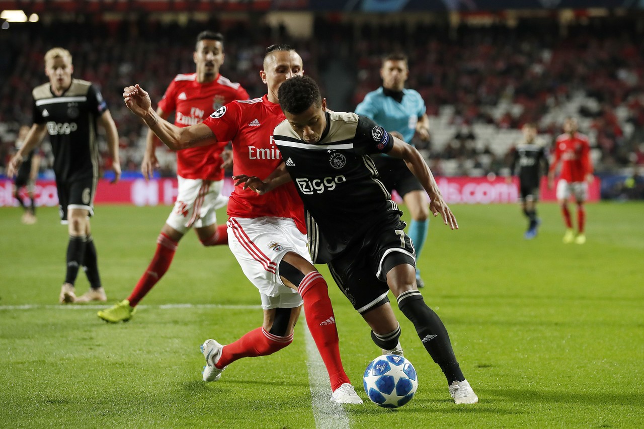 开云中超今晨走向成谜，阿贾克斯刷新队史纪录，底气十足，高层口径保持一致的简单介绍